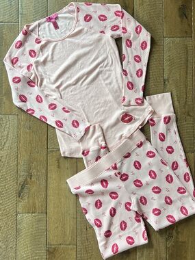 Betsey Johnson Pink Lip-Print Thermal Pajama Set